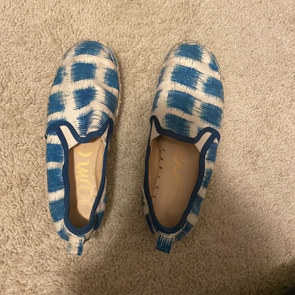 Blue and white pattern espadrille sandals - Picture 2 of 3